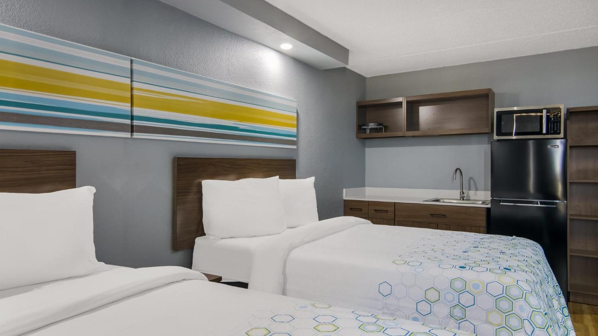 Hometowne Studios By Red Roof And Conference Center Chicago - N Aurora Naperville North Aurora ภายนอก รูปภาพ