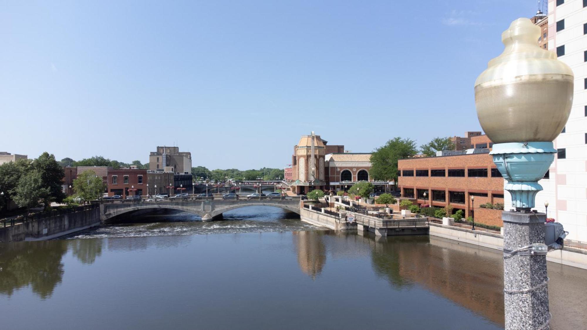 Hometowne Studios By Red Roof And Conference Center Chicago - N Aurora Naperville North Aurora ภายนอก รูปภาพ