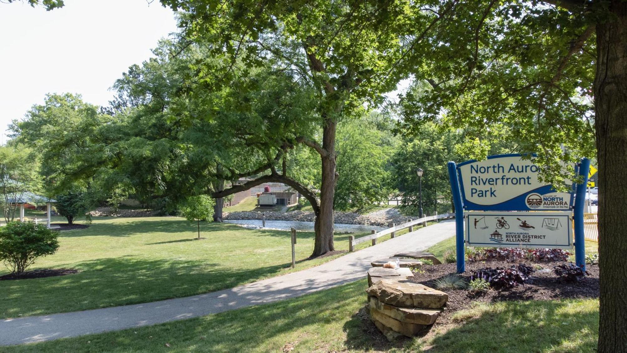 Hometowne Studios By Red Roof And Conference Center Chicago - N Aurora Naperville North Aurora ภายนอก รูปภาพ
